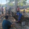 Ditpolairud Polda NTB Bersama TNI dan Masyarakat Gotong Royong Bangun Pagar TPU Desa Calabai