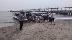 Sat Polairud Polres Lombok Utara Lakukan Pengecekan Kapal Shiptender di Pelabuhan Teluk Nara  LOMBOK UTARA – Personel Satuan Polisi Airud