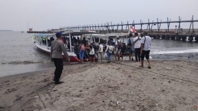 Sat Polairud Polres Lombok Utara Lakukan Pengecekan Kapal Shiptender di Pelabuhan Teluk Nara  LOMBOK UTARA – Personel Satuan Polisi Airud