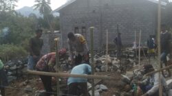 Bhabinkamtibmas Desa Saneo Aktif Sambangi Warga, Perkuat Kemitraan dan Gotong Royong Jaga Kamtibmas
