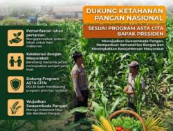 ANGGOTA POLSEK GRABAGAN SAMBANG DESA BINAAN, PANTAU LAHAN JAGUNG DAN MEMASTIKAN SISTEM IRIGASI MASIH LANCAR