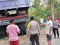 Diduga Kabin Lepas dari Pengunci, Truk Terperosok di Jalan Rontu-Kumbe Sopir di Evakuasi