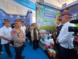 Kapolri dan Menko Pangan Panen Raya Bawang Putih di Sembalun