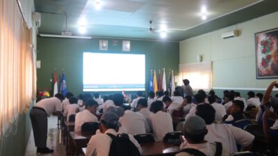 Tingkatkan Literasi Digital, SMAN 2 Tuban Edukasi Pelajar Terkait Peluang dan Risiko Teknologi AI
