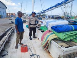 Satpolairud Polres Bima Kota Awasi ABK Kapal, Antisipasi Pencurian dan Penyelundupan Barang Terlarang
