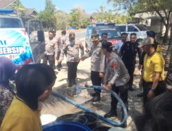 Polres Lombok Timur Salurkan Air Bersih untuk Warga Sekaroh, Bantu Atasi Krisis Air