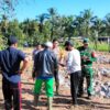 Berupaya Berikan Rasa Aman, Bhabinkamtibmas dan Babinsa Dampingi Pembagian Ahli Waris Tanah di Kelurahan Denggen