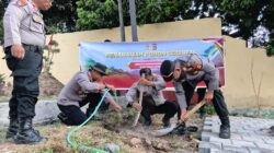 *Green Policing, Polresta Loteng Laksanakan Penanaman Pohon Bersama Masyarakat*