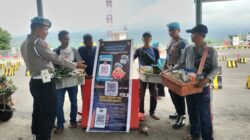 Propam Polres Lombok Timur Sosialisasikan Yanduan QR Code di Pelabuhan Kayangan
