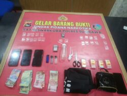 Gerebek Pesta Transaksi Sabu di Kelurahan Pekat, Sat Resnarkoba Polres Sumbawa Bekuk 4 Pemuda Beserta 23 Poket Barang Bukti