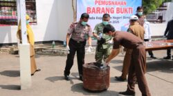 Kejari Dompu Musnahkan Barang Bukti dari 30 Perkara Inkracht, Termasuk 3.381 Butir Tramadol dan Narkotika