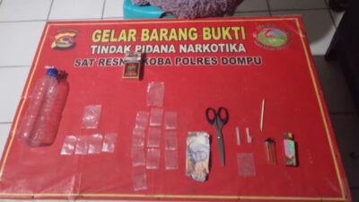 POLRES DOMPU AMANKAN TIGA TERDUGA PELAKU PENYALAHGUNAAN NARKOTIKA, SEJUMLAH BARANG BUKTI SABU DISITA