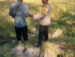 Dukung Ketahanan Pangan Nasional, Bhabinkamtibmas Desa Songkar Ajak Petani Kembangkan Tanaman Hortikultura